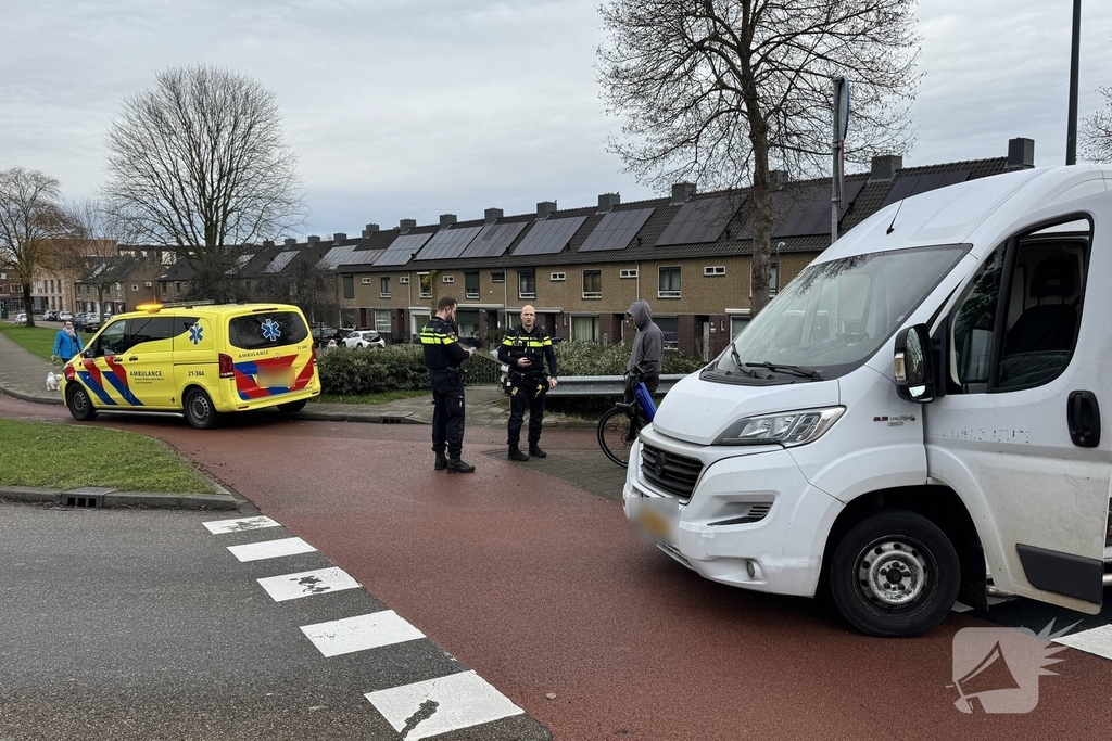 Fietser gewond bij aanrijding met pakketbezorger