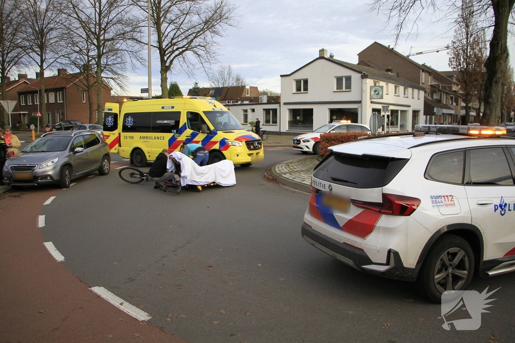Fietsster gewond bij aanrijding op rotonde