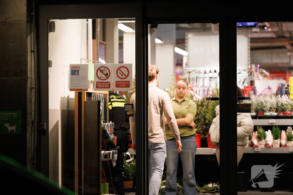Supermarkt overvallen door gewapende mannen