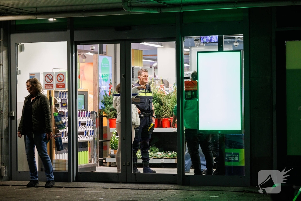 Supermarkt overvallen door gewapende mannen