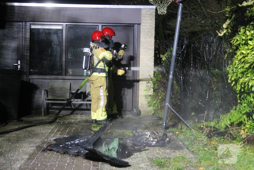 Containers afgebrand door vuurwerk