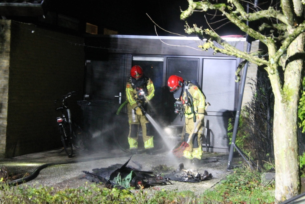 Containers afgebrand door vuurwerk