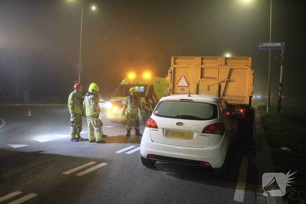 Automobilist botst achterop tractor met aanhangwagen