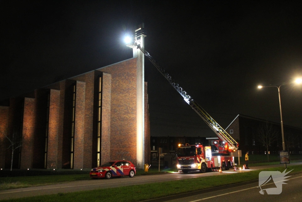 Brandweer smeert kerkklokken van Boazkerk