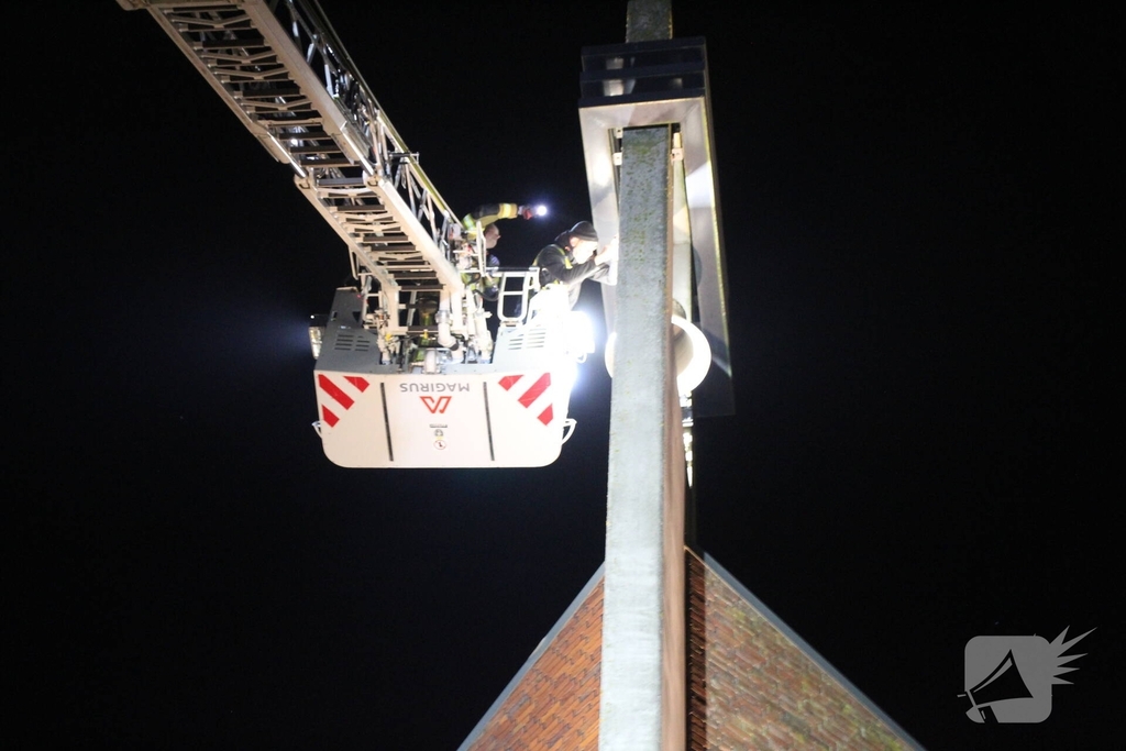 Brandweer smeert kerkklokken van Boazkerk
