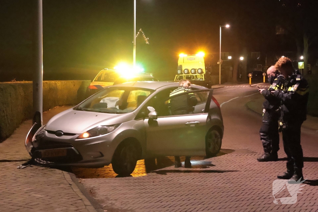 Bestuurder slaat op de vlucht na ongeval