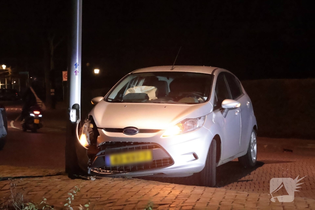 Bestuurder slaat op de vlucht na ongeval