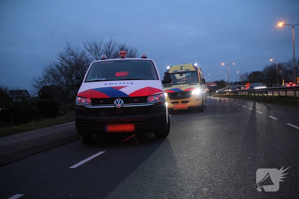 Ongeval tussen busje en scooter leidt tot ziekenhuisopname