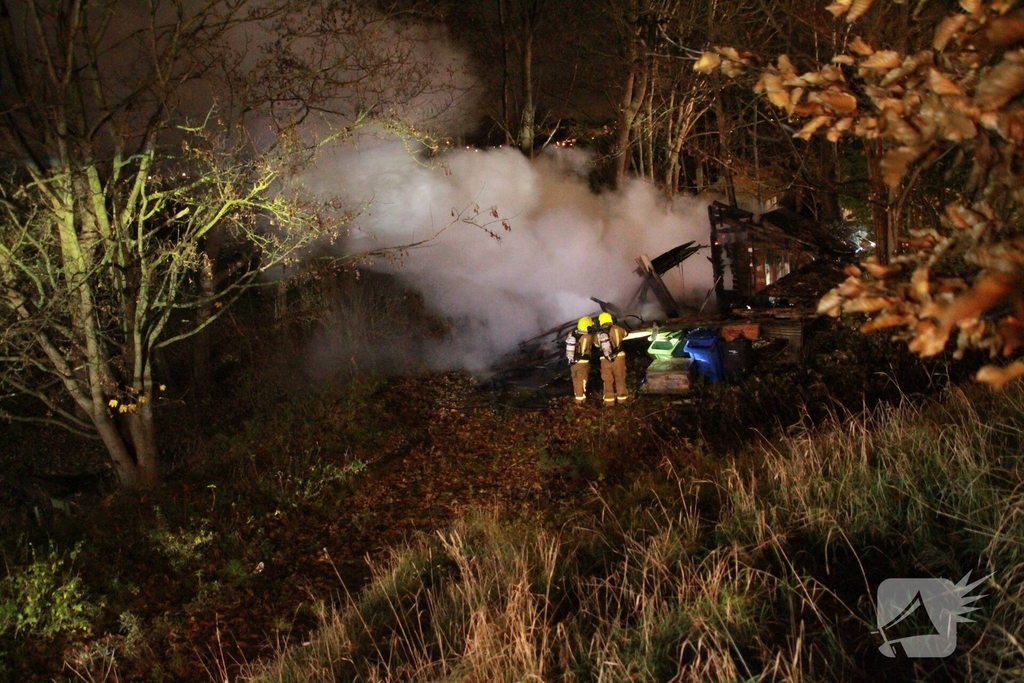 Schuur volledig verwoest door brand