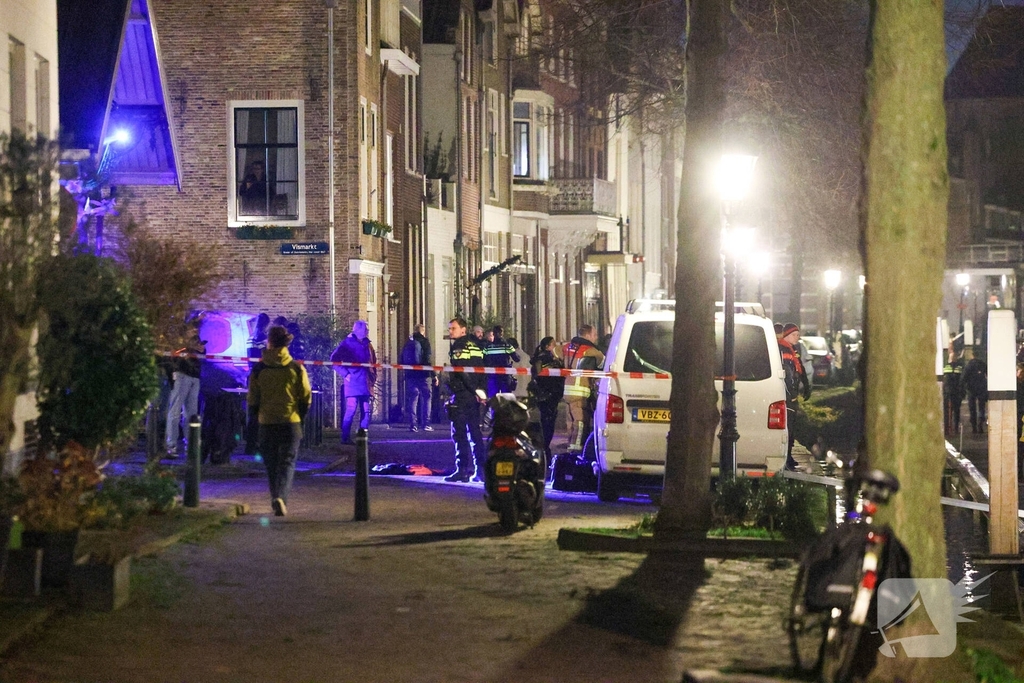 Jongeman in het water na achtervolging