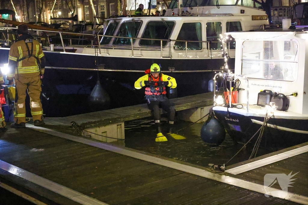 Jongeman in het water na achtervolging
