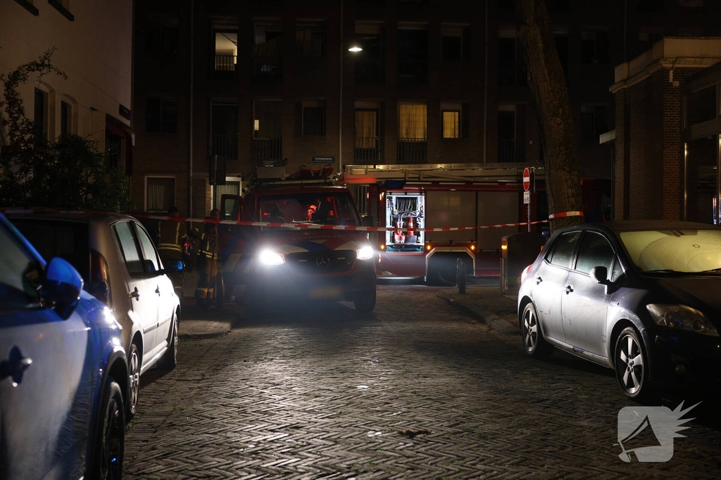 Jongeman in het water na achtervolging