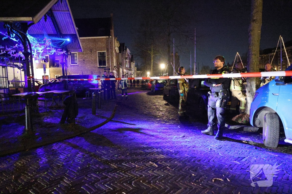 Jongeman in het water na achtervolging