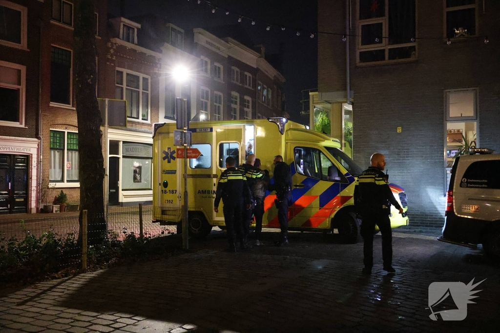 Jongeman in het water na achtervolging