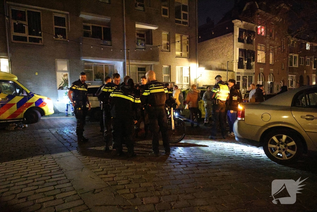 Jongeman in het water na achtervolging