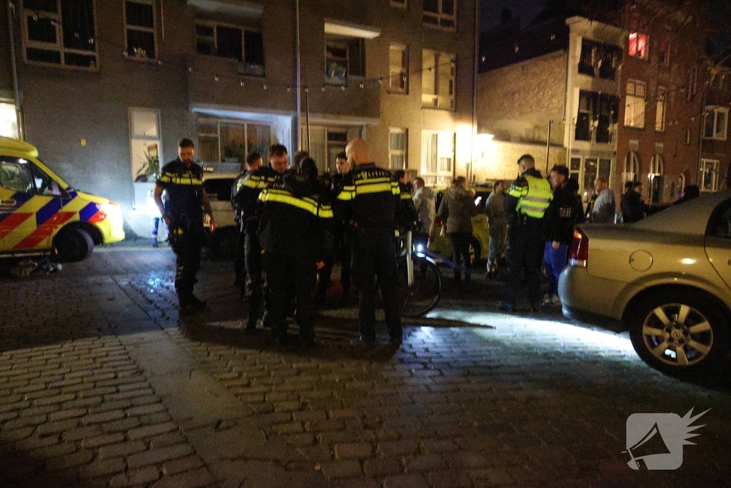 Jongeman in het water na achtervolging