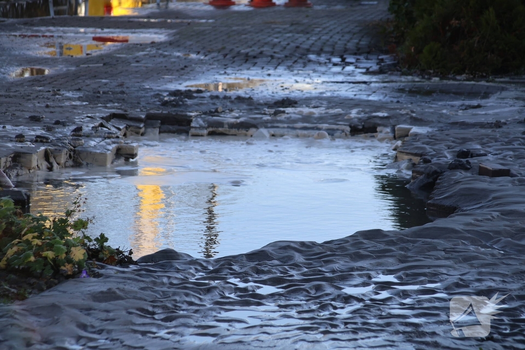 Straten onder water door lekkage