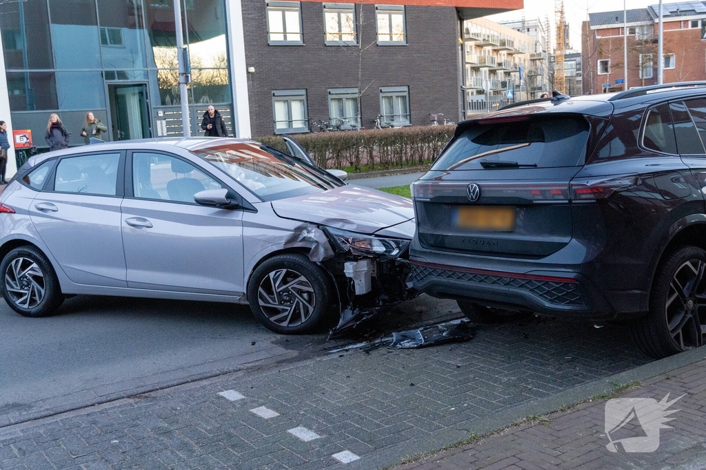 Auto botst tegen ander voertuig tijdens keeractie