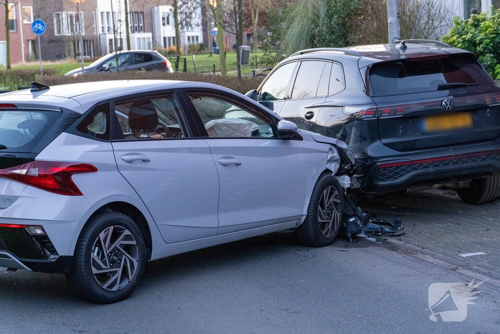 Auto botst tegen ander voertuig tijdens keeractie