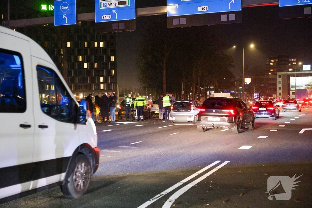 Aanrijding met meerdere voertuigen veroorzaakt verkeershinder