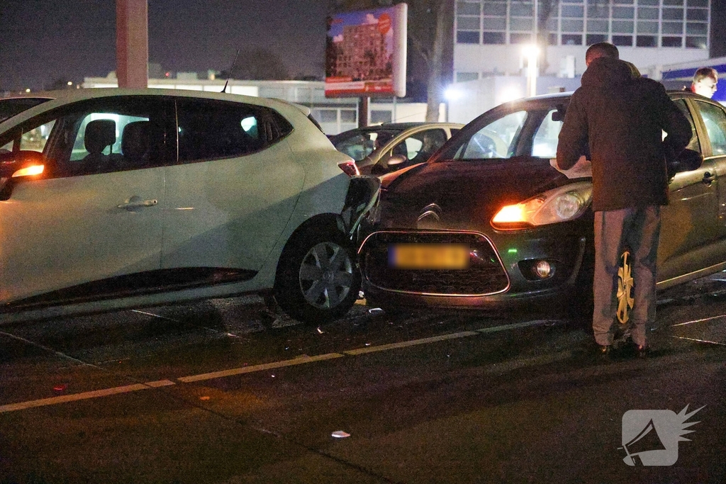 Aanrijding met meerdere voertuigen veroorzaakt verkeershinder