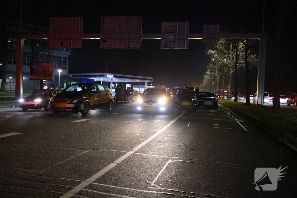 Aanrijding met meerdere voertuigen veroorzaakt verkeershinder