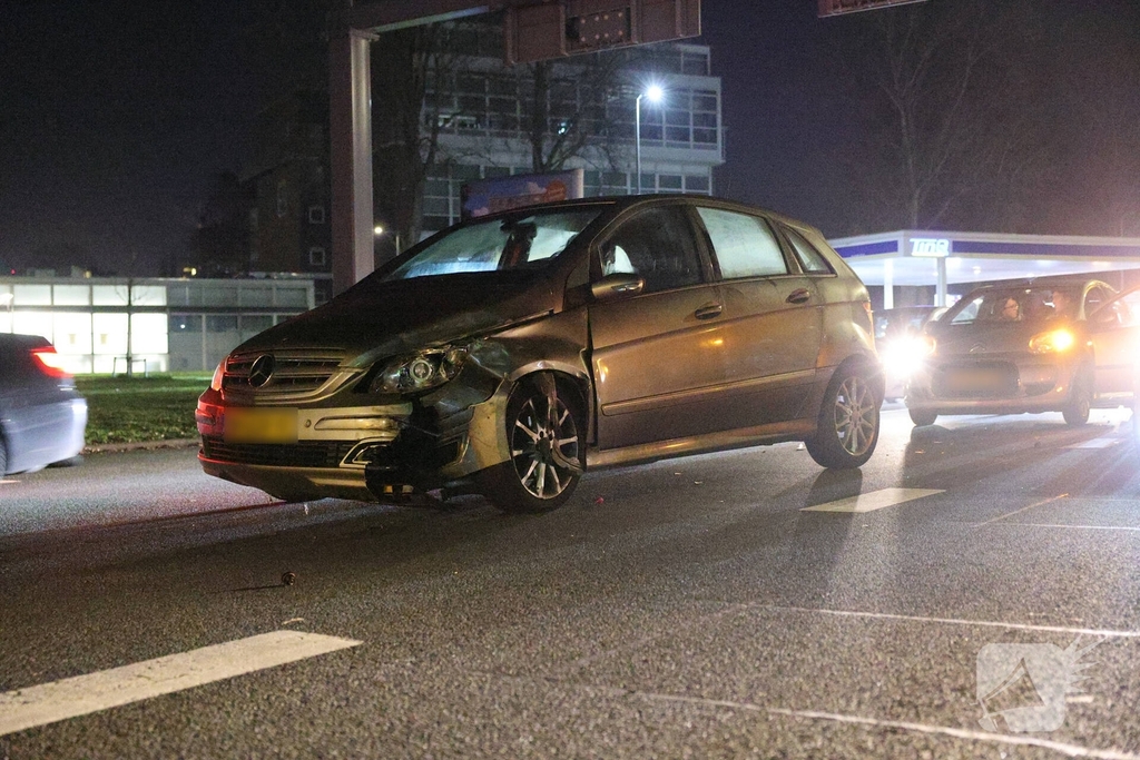 Aanrijding met meerdere voertuigen veroorzaakt verkeershinder