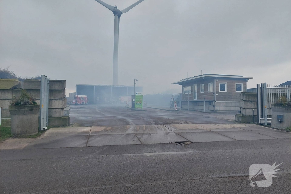 Brand in riet zorgt voor rookoverlast
