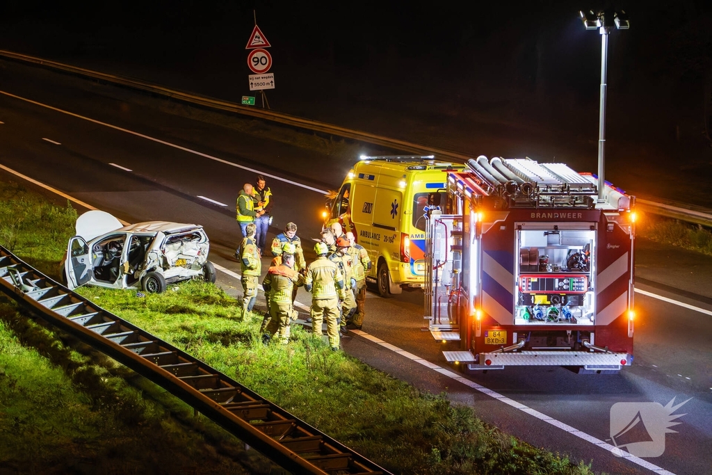Ongeval met meerdere voertuigen leidt tot gewonde en afsluiting snelweg