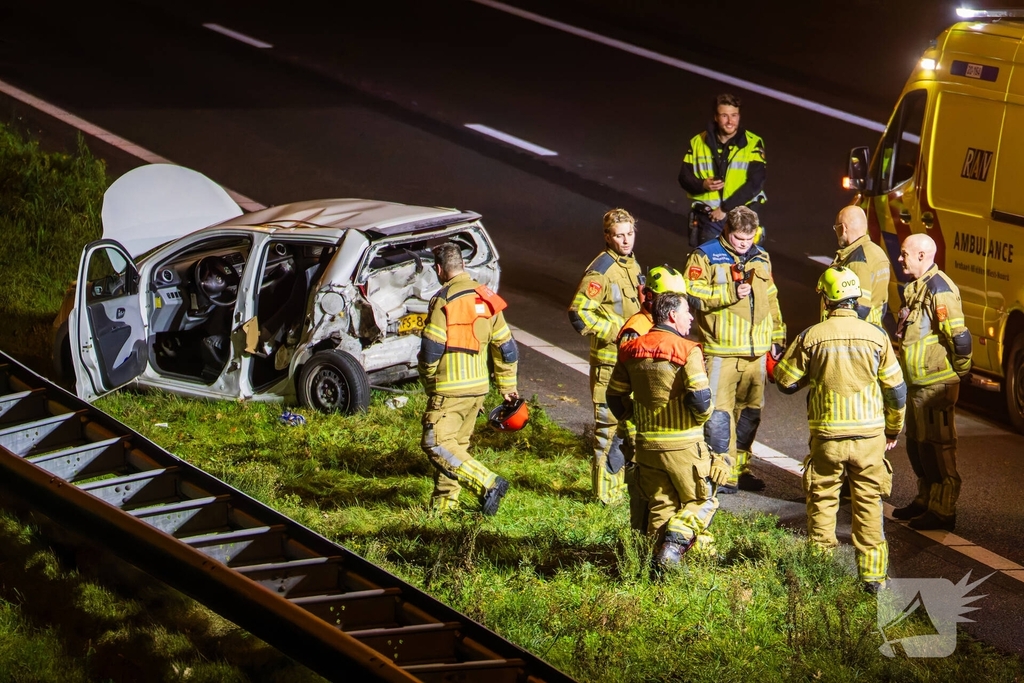 Ongeval met meerdere voertuigen leidt tot gewonde en afsluiting snelweg