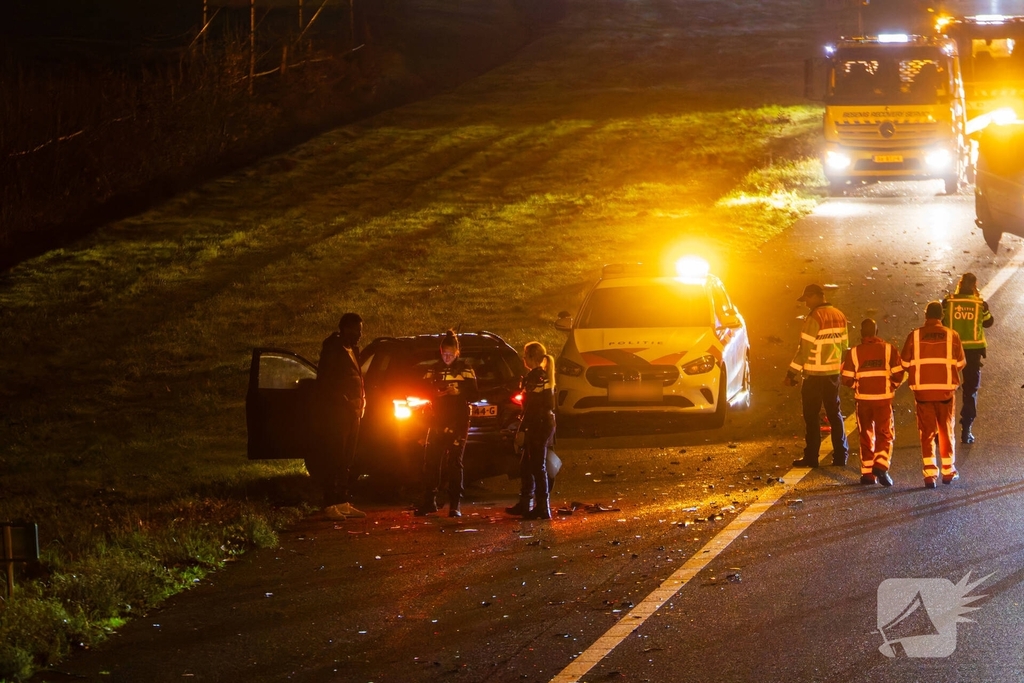Ongeval met meerdere voertuigen leidt tot gewonde en afsluiting snelweg
