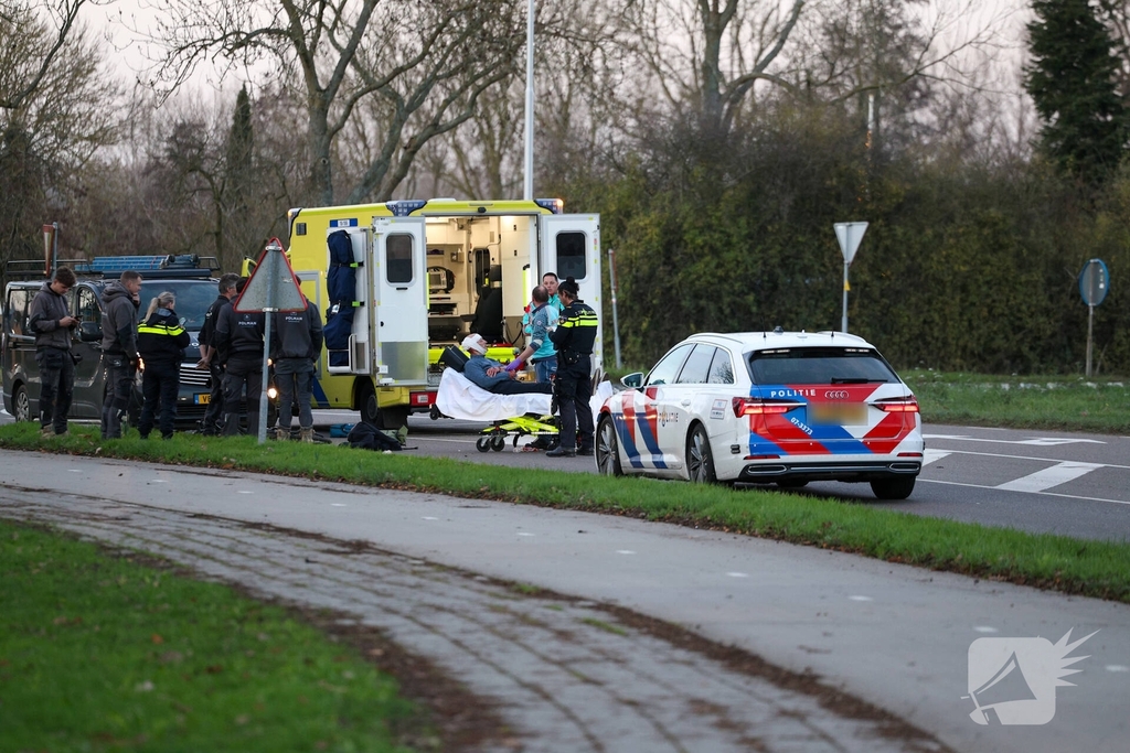 Fietser gewond na aanrijding met werkbus