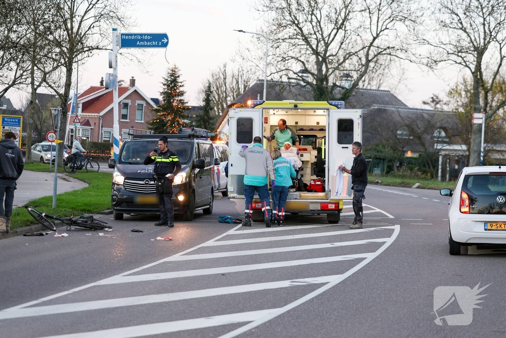 Fietser gewond na aanrijding met werkbus
