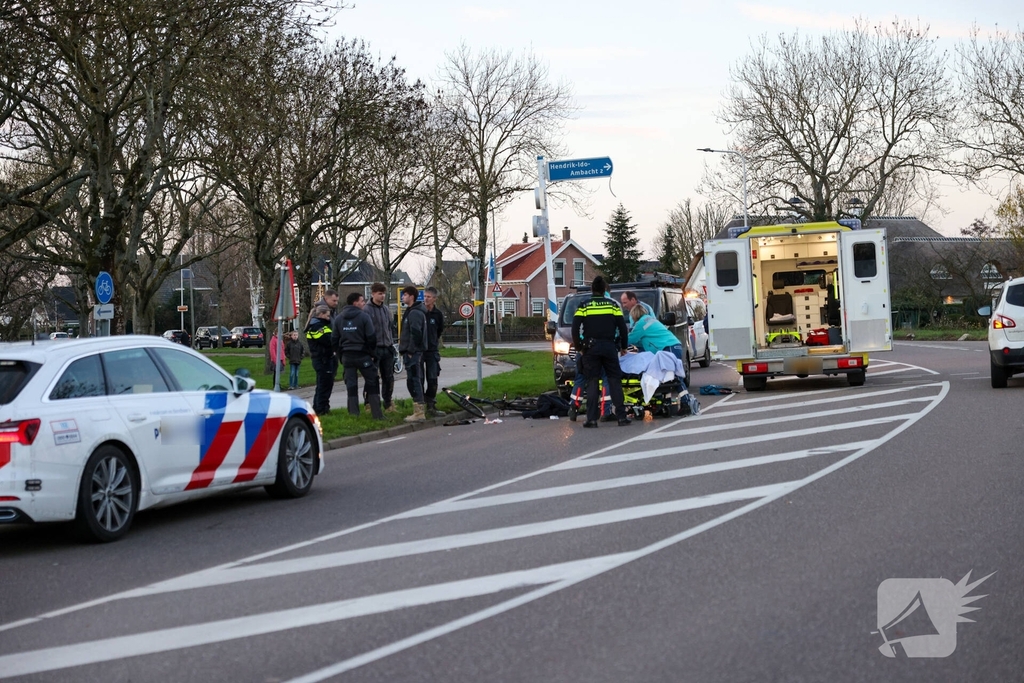 Fietser gewond na aanrijding met werkbus