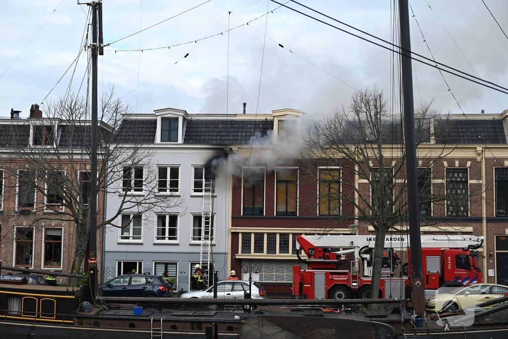 Brand in woning leidt tot grootschalige hulpverlening