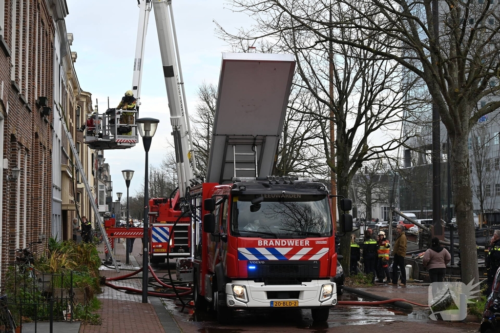 Brand in woning leidt tot grootschalige hulpverlening