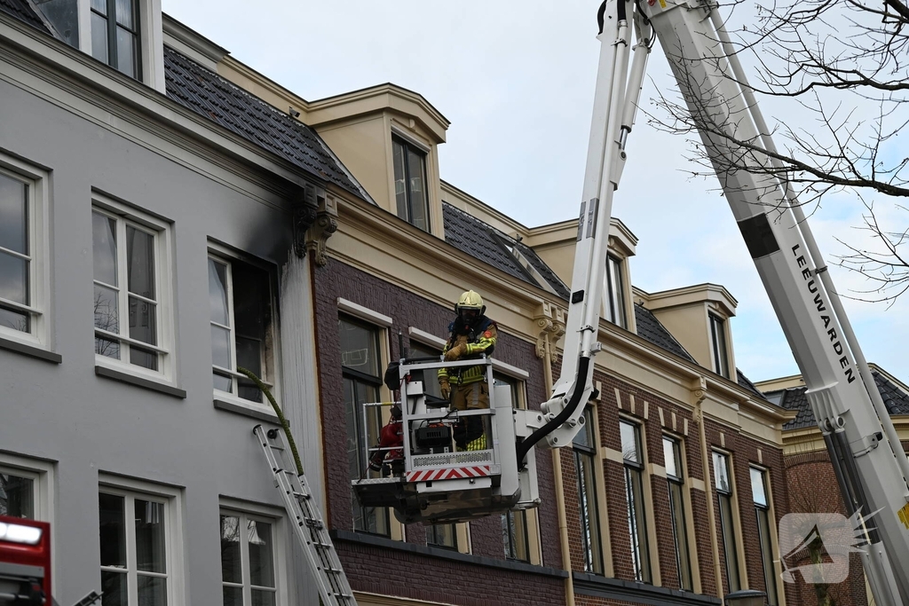 Brand in woning leidt tot grootschalige hulpverlening