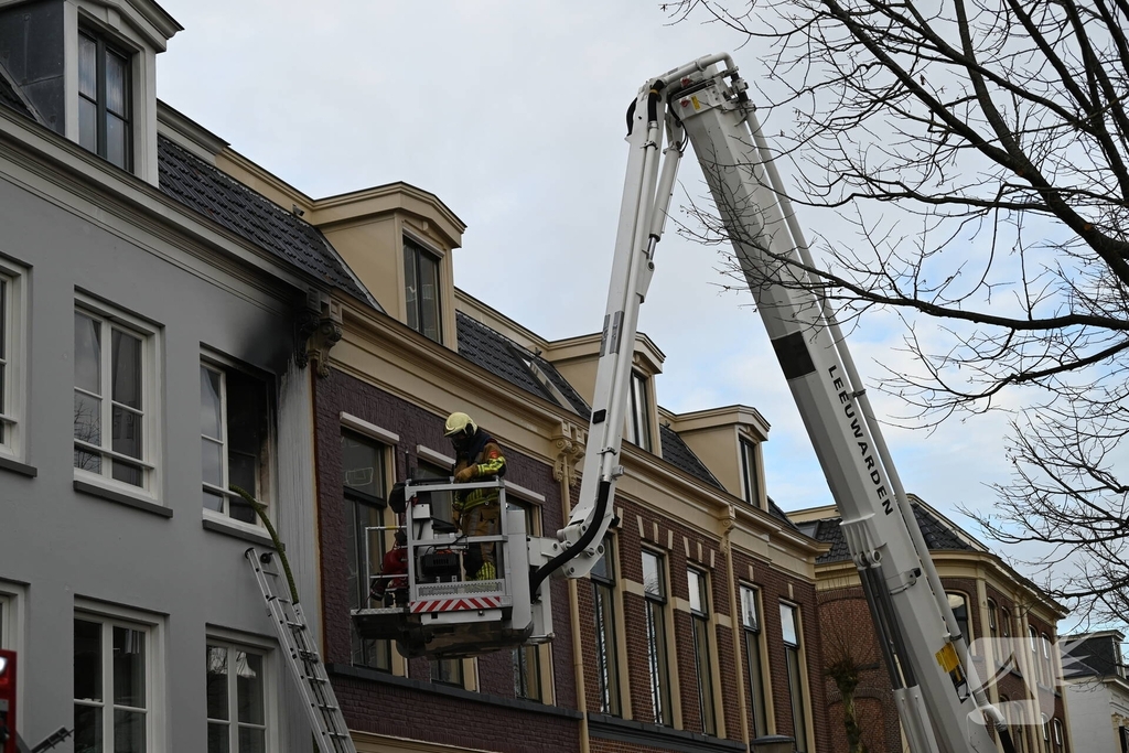 Brand in woning leidt tot grootschalige hulpverlening