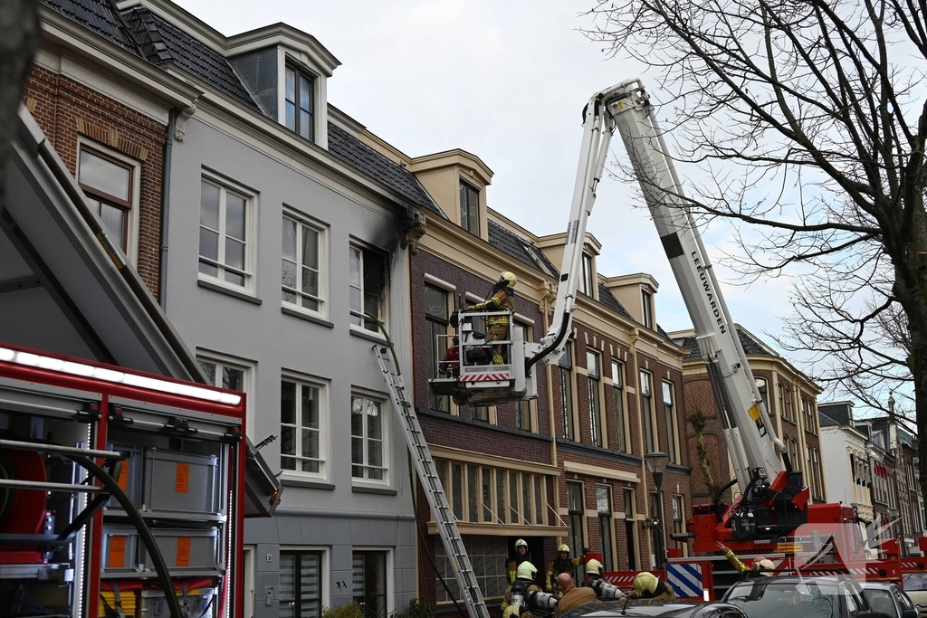 Brand in woning leidt tot grootschalige hulpverlening