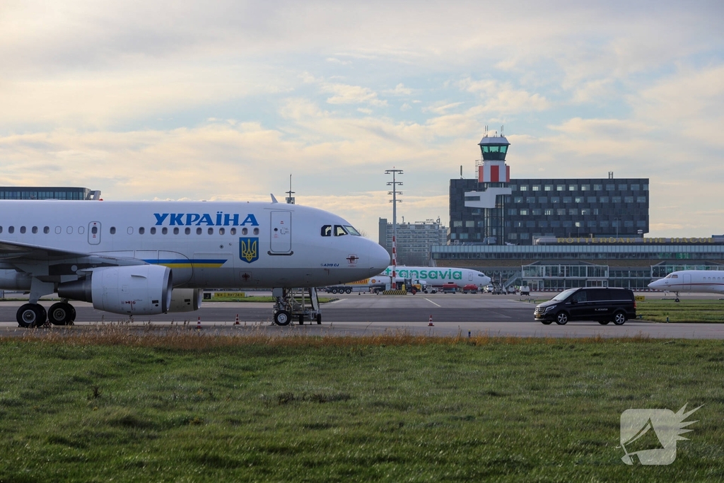 Oekraïense president arriveert op beveiligde luchthaven