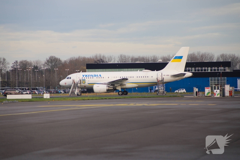 Oekraïense president arriveert op beveiligde luchthaven