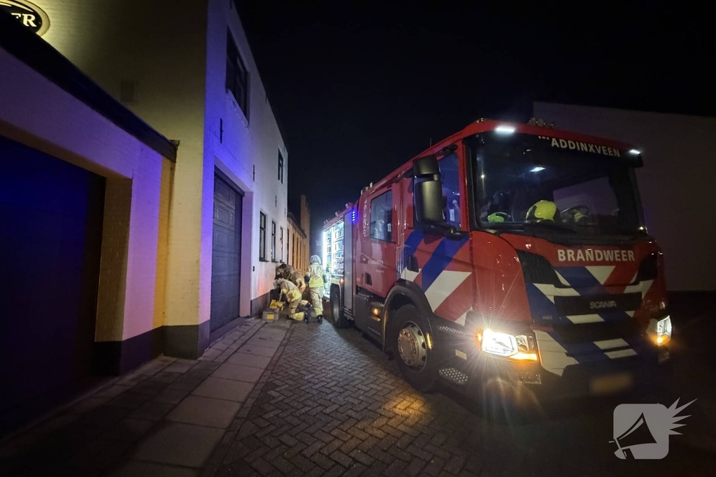 Kind opgesloten in auto, brandweer schiet te hulp