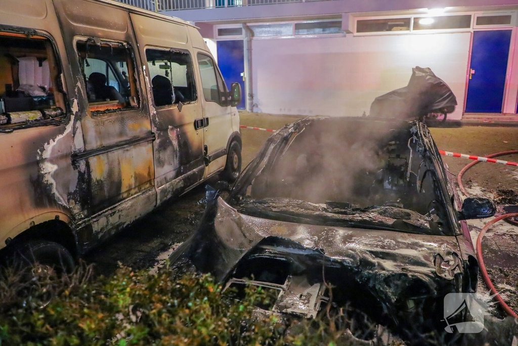 Auto volledig verwoest door brand