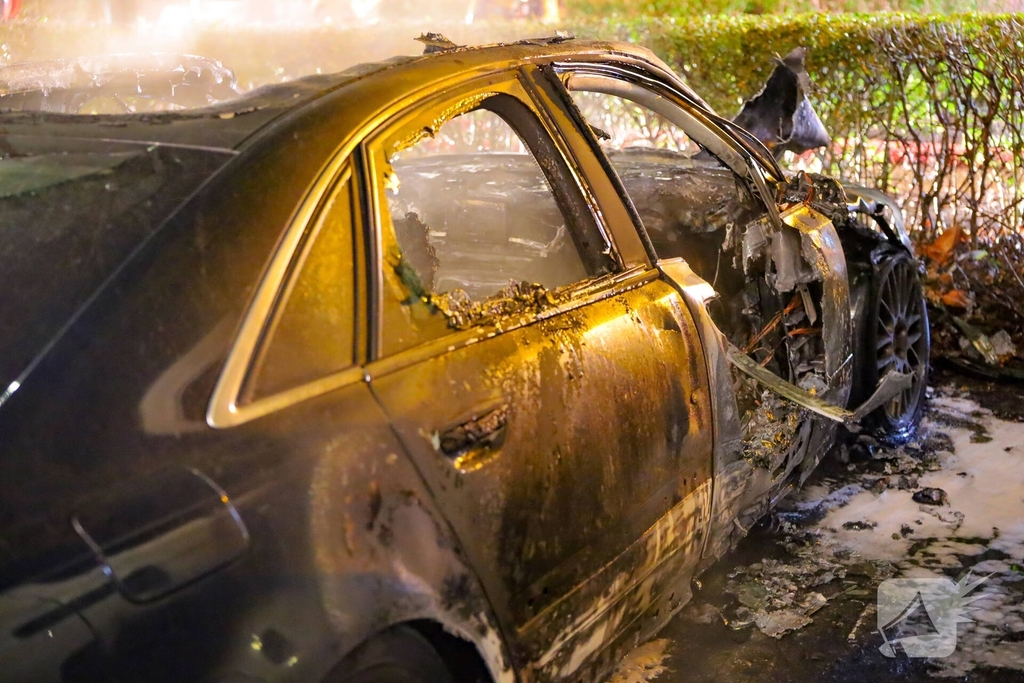 Auto volledig verwoest door brand