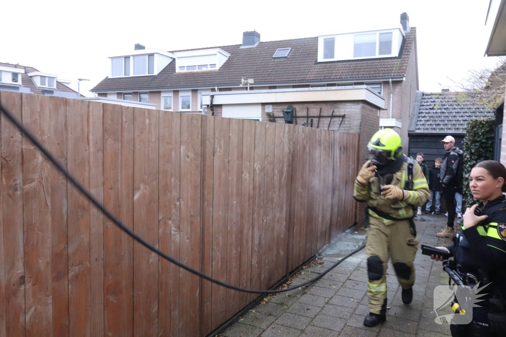 Buurtwerkers blussen brand totdat hulp arriveert