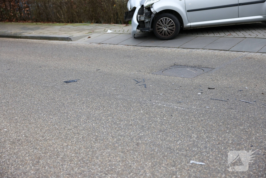 Aanrijding veroorzaakt aanzienlijke schade