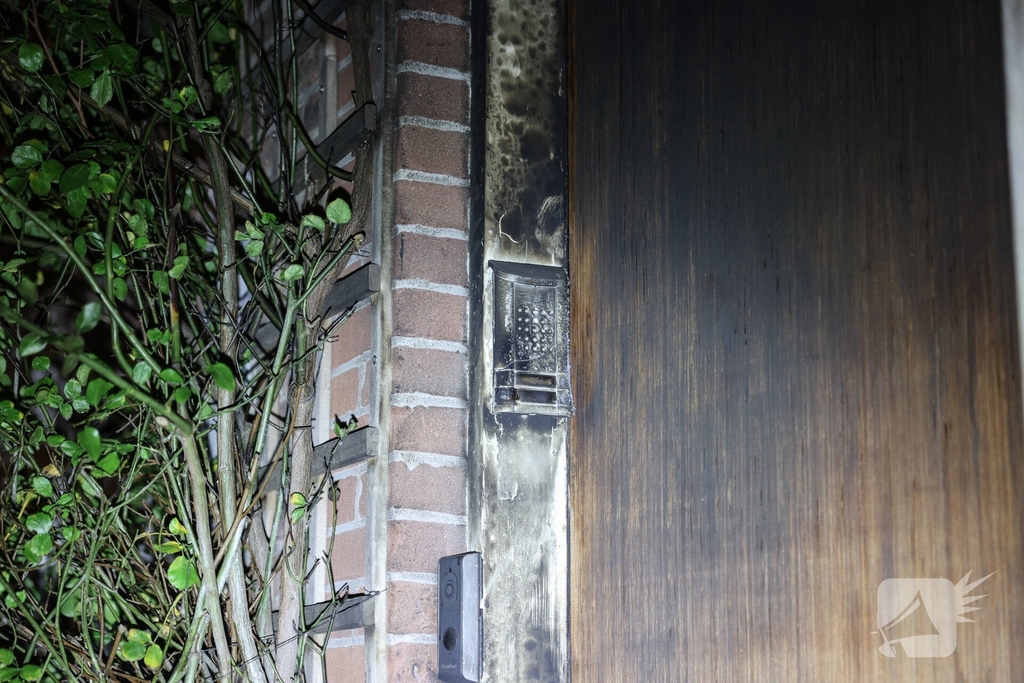 Explosie veroorzaakt schade aan deur