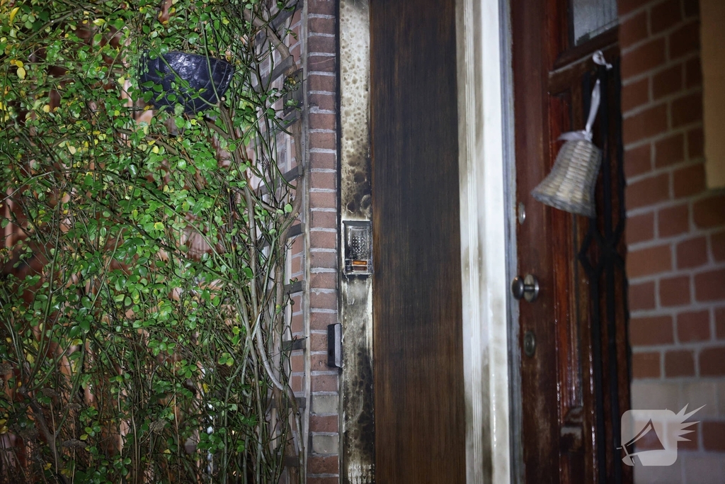 Explosie veroorzaakt schade aan deur