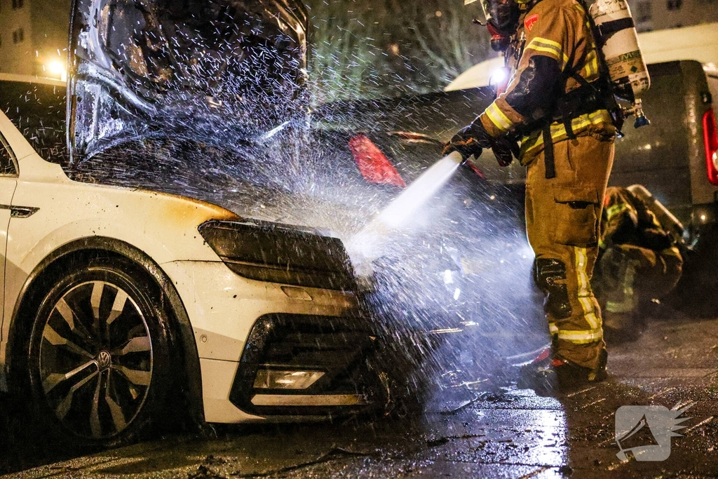 Auto's zwaar beschadigd door brand