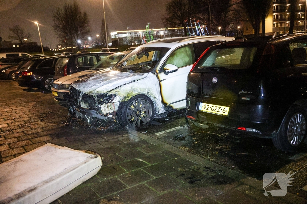 Auto's zwaar beschadigd door brand